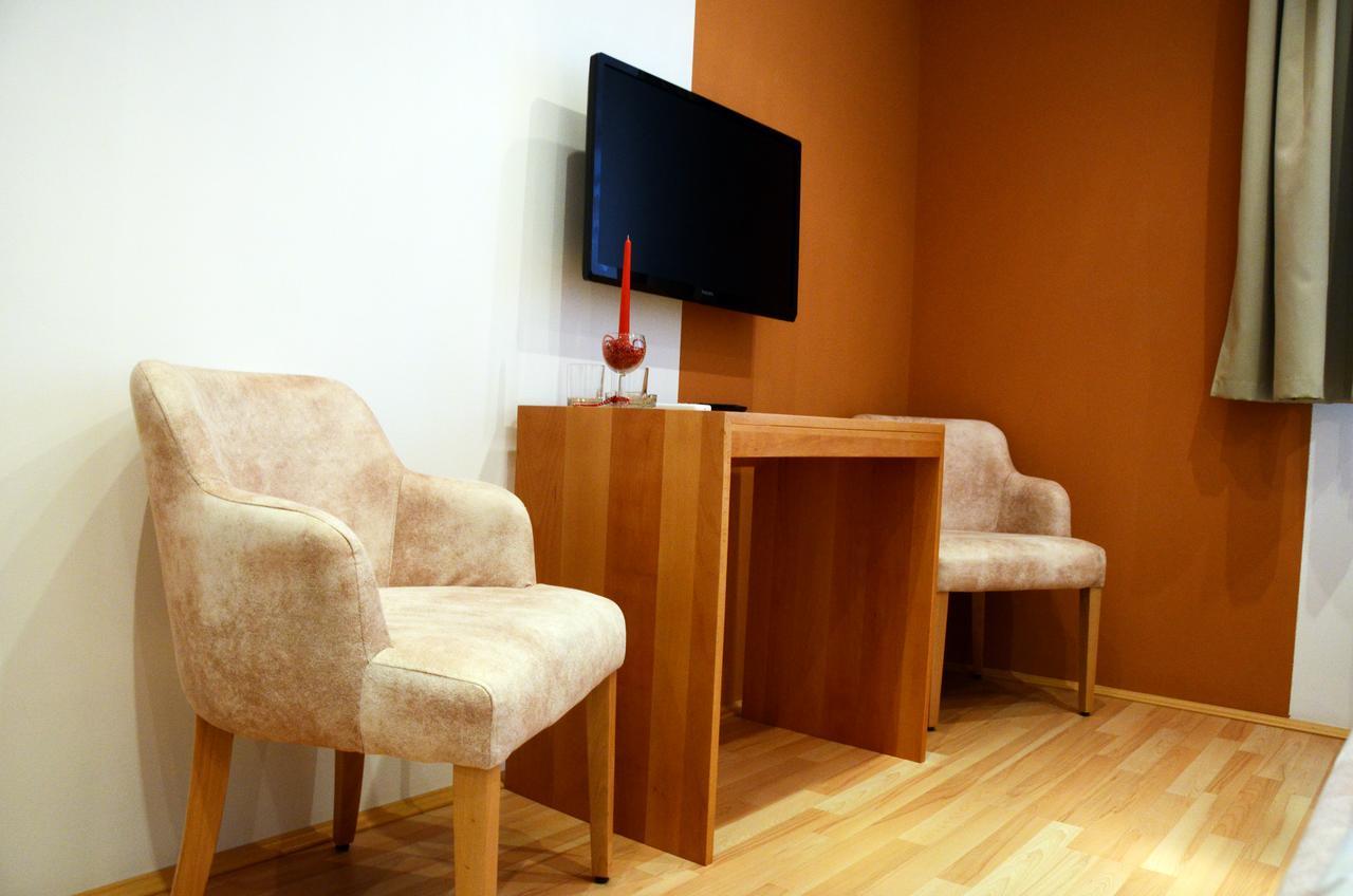 Hotel Mk, Plavi Restoran, Loznica Ngoại thất bức ảnh